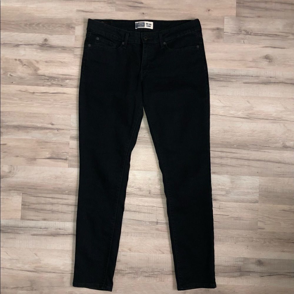 Signature Levi’s Black Mid Rise Skinny Jeans Sz 10